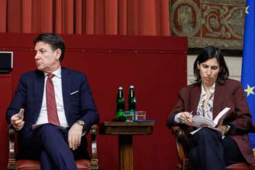 Foto Roberto Monaldo / LaPresse 30-01-2024 Roma Politica Presentazione del libro “Perchè guariremo” di Roberto Speranza Nella foto Giuseppe Conte, Elly Schlein 30-01-2024 Rom e (Italy) Politics Presentation of the book “Perchè guariremo” by Roberto Speranza In the pic Giuseppe Conte, Elly Schlein