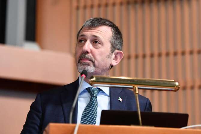 Processo a Del Mastro, i dem parte civile: il sottosegretario imputato per violazione di segreto sulla detenzione di Cospito