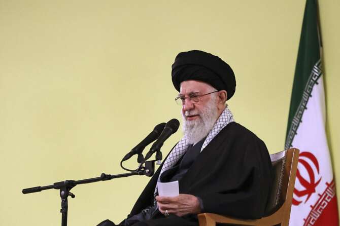 Perché Israele bombarda Damasco, l’Iran promette vendetta e accusa gli Usa