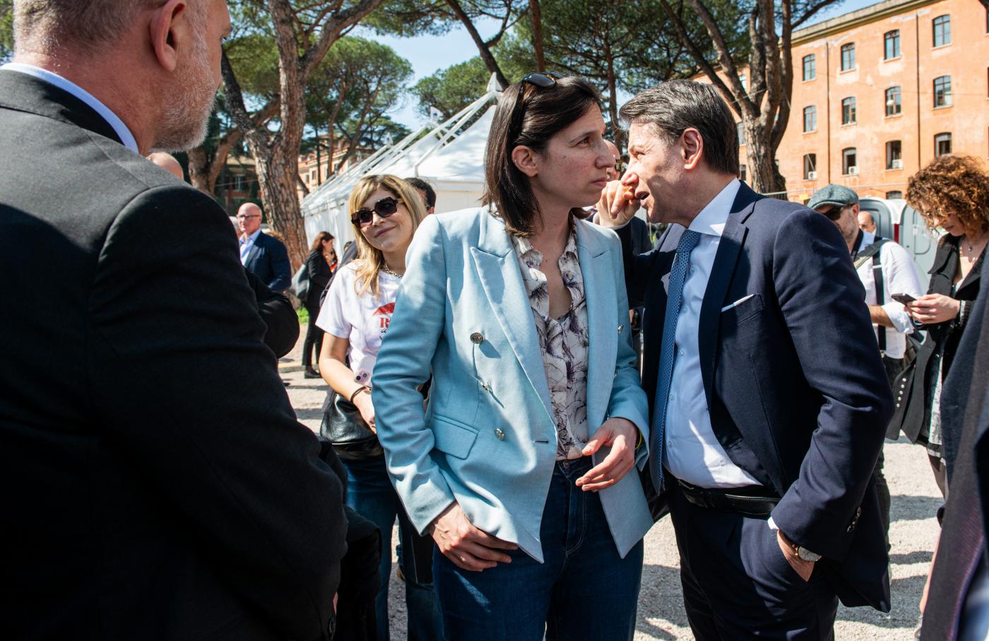 Schlein in trappola: tra Conte e cacicchi il Pd in trappola