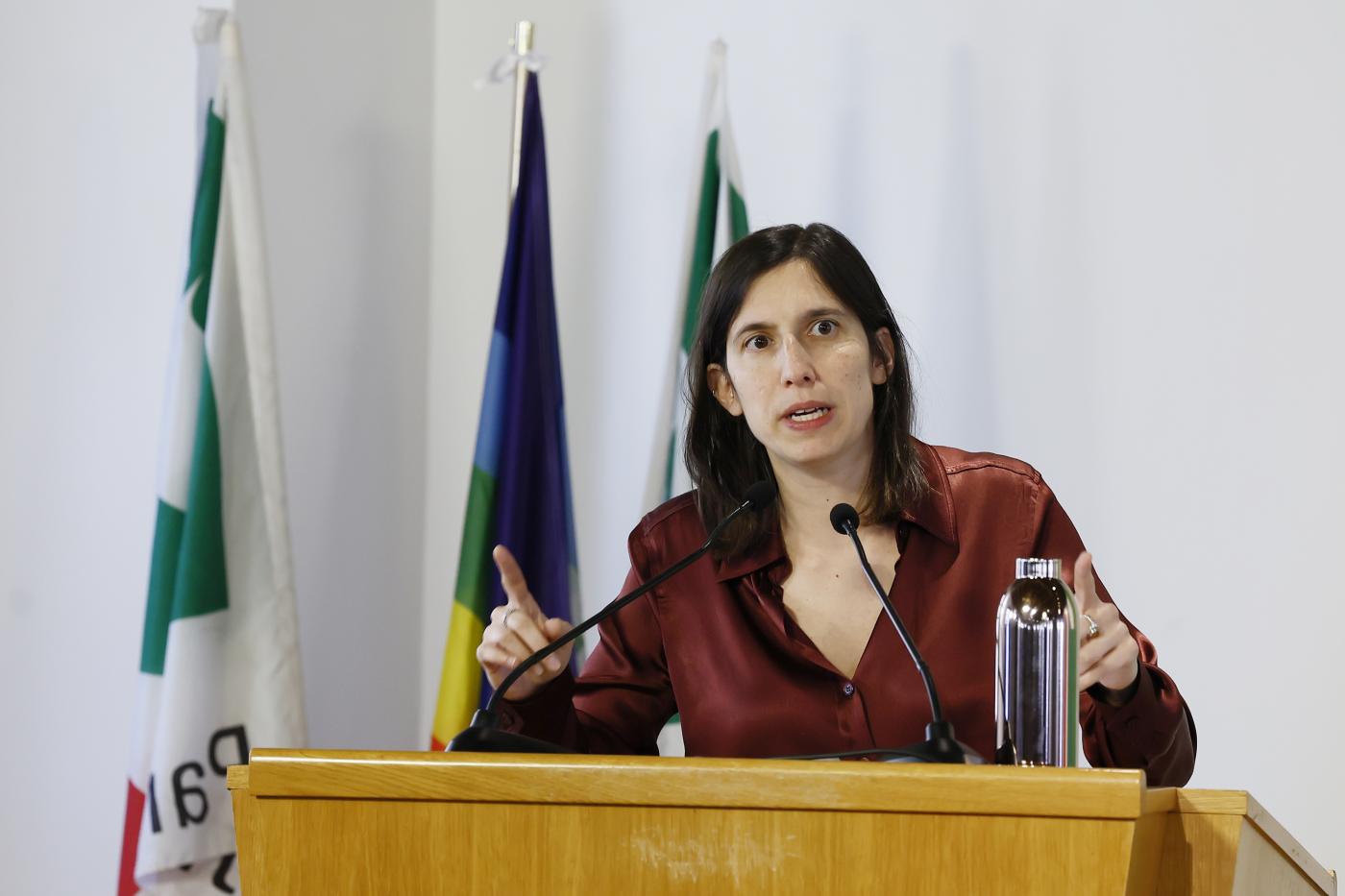 Perché non ci sarà il nome di Schlein nel simbolo del Pd, la segretaria fa retromarcia