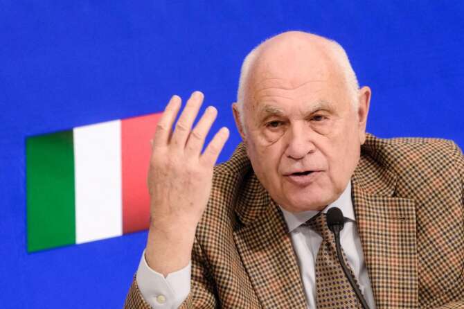 Nordio contro se stesso, aumenta i reati e poi vuole superare il sistema carcerocentrico…