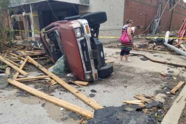 Raffica di tornado, 5 morti e 30mila sfollati in Oklahoma: “Sembra distrutta ogni attività commerciale”