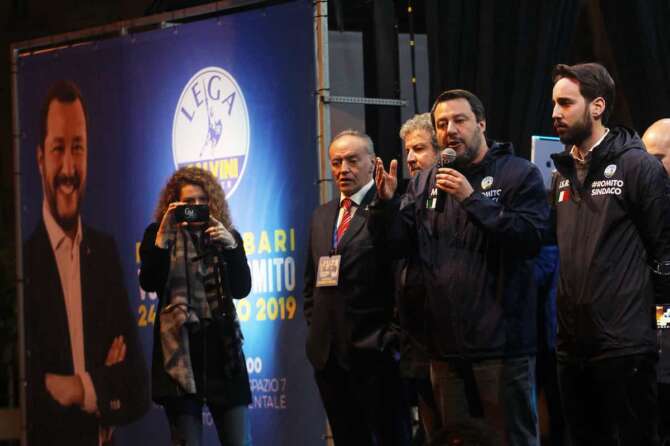 Foto Donato Fasano – LaPresse 19 02 2019 – Bari Cronaca Matteo Salvini, giunto a Bari per visitare un bene confiscato alla mafia per poi proseguire con un comizio in piazza e sostenere il suo candidato sindaco alle primarie del centrodestra, Fabio Romito. Photo Donato Fasano – LaPresse 19 02 2019 – Bari News Matteo Salvini, closes a Bari to visit a property confiscated from the mafia and then stay with a rally in the square and support his mayoral candidate in the primaries of the center, Fabio Romito.