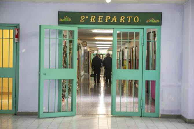 La crisi senza precedenti delle carceri: suicidi, affollamento e celle chiuse