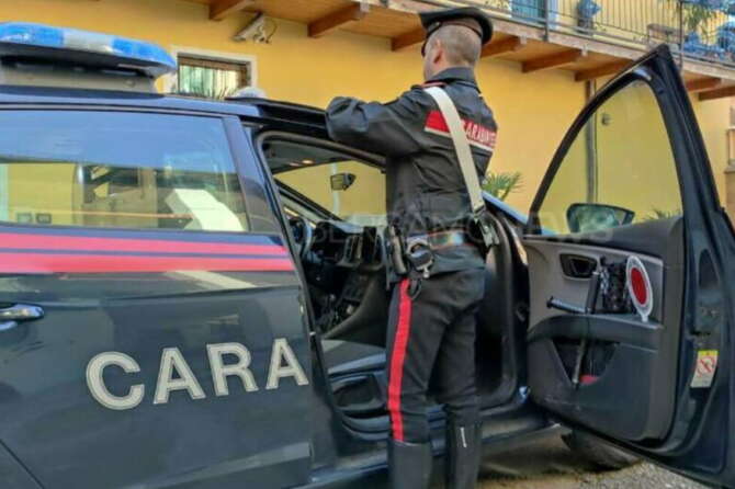 Investe e uccide un cane in Irpinia: litiga con il padrone e prende a calci l’animale senza vita
