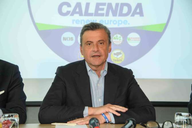 Europee, Calenda segue Meloni e annuncia: “Mi candido in tutte le circoscrizioni, la discesa in campo della premier ha cambiato tutto”