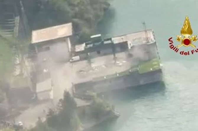 La centrale idroelettrica di Suviana ripresa da un elicottero dei Vigili del fuoco