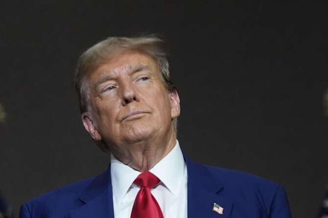 Guerra in Ucraina, il “piano segreto” di Trump per fermare il conflitto: premiare Putin con Crimea e Donbass