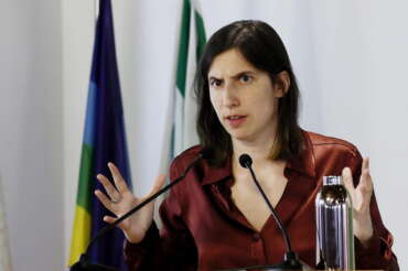 Elly Schlein parla alla direzione Nazionale PD sulle elezioni europee – Politica- Roma, Italia – Domenica , 21 Aprile 2024 (foto Cecilia Fabiano / LaPresse)