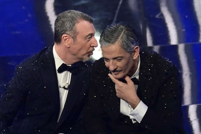 L’addio di Amadeus alla Rai, Meloni chiama da Palazzo Chigi per bloccare Fiorello: obiettivo fermare l’esodo