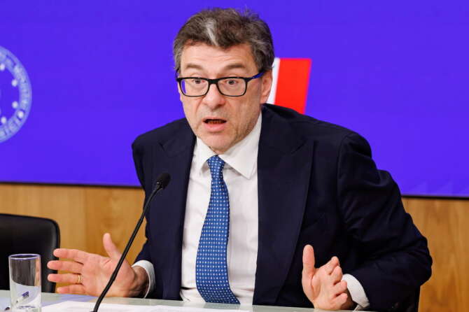 Il ministro dell’Economia Giancarlo Giorgetti a Palazzo Chigi durante la conferenza stampa al termine del Consiglio dei ministri a Roma, Martedì, 9 aprile 2024 (Foto Roberto Monaldo / LaPresse)