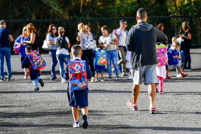 La scuola rappresenta la democrazia, un Paese civile deve impedire che beghe politiche la corrompano