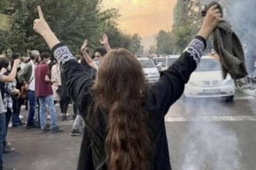Iran: il regime ha paura di morire e per questo uccide i giovani che protestano. Lo dicono i numeri