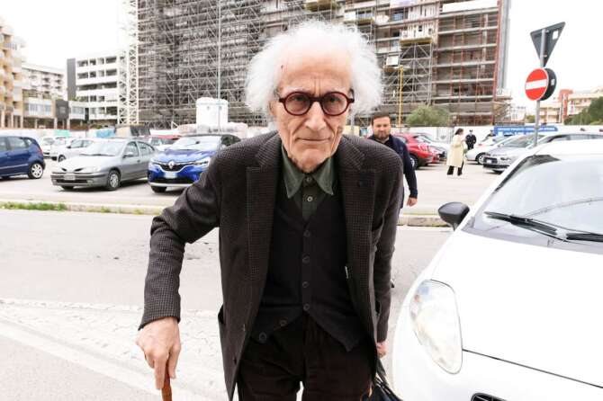 Canfora rinviato a giudizio per diffamazione a Meloni, la premier ha chiesto 20mila euro