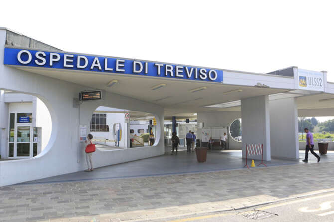 Investe in retromarcia il figlio: muore bimbo di un anno e mezzo