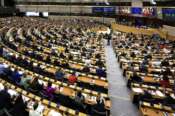 Aborto tra i diritti fondamentali dell’Ue, l’Europarlamento approva la risoluzione: la destra italiana vota contro