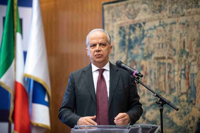 Perché Piantedosi deve dimettersi: così il ministro ha mentito al Parlamento