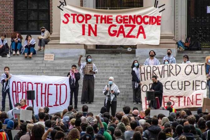 Genocidio a Gaza, insorgono le università americane: centinaia di studenti arrestati