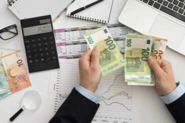 Salario minimo comunale: cos’è e le esperienze di Bacoli, Firenze e Livorno