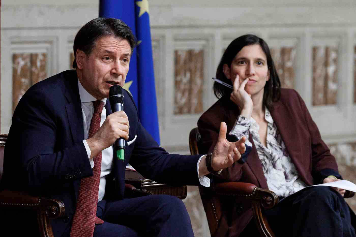 Schlein stufa dei giochetti di Conte, volano stracci: “È solo un opportunista”