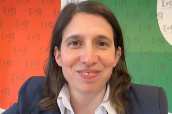 Pd alle Europee senza Schlein nel simbolo, marcia indietro ma resta candidata: “Voglio dare una mano”