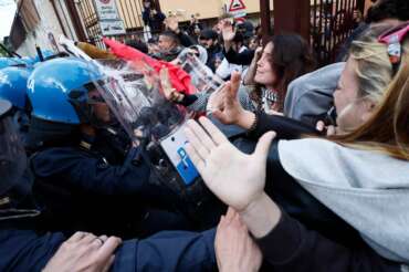 Scontri tra polizia e studenti a La Sapienza di Roma: tensione dopo il ‘no’ al boicottaggio di Israele