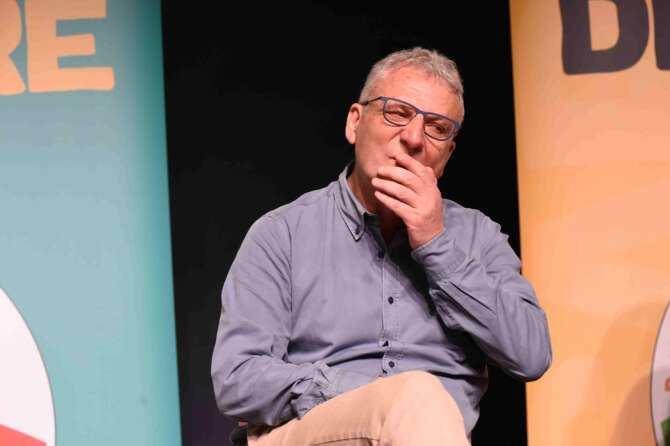 Intervista a Massimiliano Smeriglio: “Sinistra ostaggio del giustizialismo, scatenata contro Santanché ma dimentica i poveri cristi in carcere”