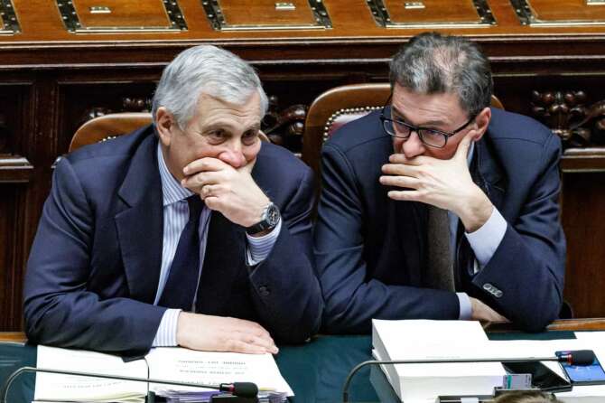 Foto Roberto Monaldo / LaPresse 29-12-2023 Roma Politica Camera dei deputati – Voto finale sulla legge di Bilancio Nella foto Antonio Tajani, Giancarlo Giorgetti 29-12-2023 Rome (Italy) Politics Chamber of deputies – Budget law In the pic Antonio Tajani, Giancarlo Giorgetti