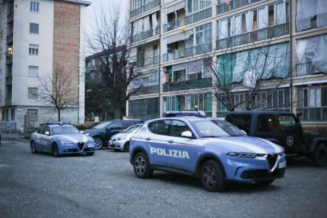 FOTO DI REPERTORIO Foto LaPresse/Sara Sonnessa –10/01/2024 Torino (Italia) Cronaca – Tentato Omicidio via Galluppi. Nella Foto: l’abitazione la polizia indaga january 10, 2024 Torino (Italy) News -Attempted murder via Galluppi. In the photo: home police