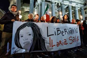 Foto Roberto Monaldo / LaPresse 14-02-2024 Roma Politica Fiaccolata per liberazione di Ilaria Salis, detenuta in carcere in Ungheria Nella foto Un momento della fiaccolata 14-02-2024 Rome (Italy) Politics Torchlight procession for the liberation of Ilaria Salis, currently detained in prison in Hungary In the pic A moment of the torchlight procession
