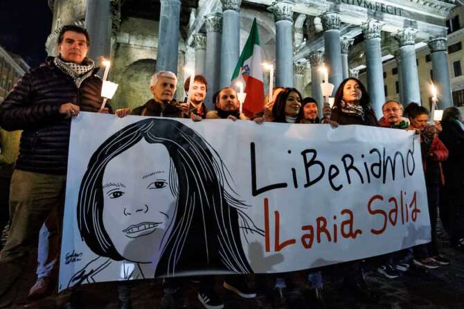 Foto Roberto Monaldo / LaPresse 14-02-2024 Roma Politica Fiaccolata per liberazione di Ilaria Salis, detenuta in carcere in Ungheria Nella foto Un momento della fiaccolata 14-02-2024 Rome (Italy) Politics Torchlight procession for the liberation of Ilaria Salis, currently detained in prison in Hungary In the pic A moment of the torchlight procession
