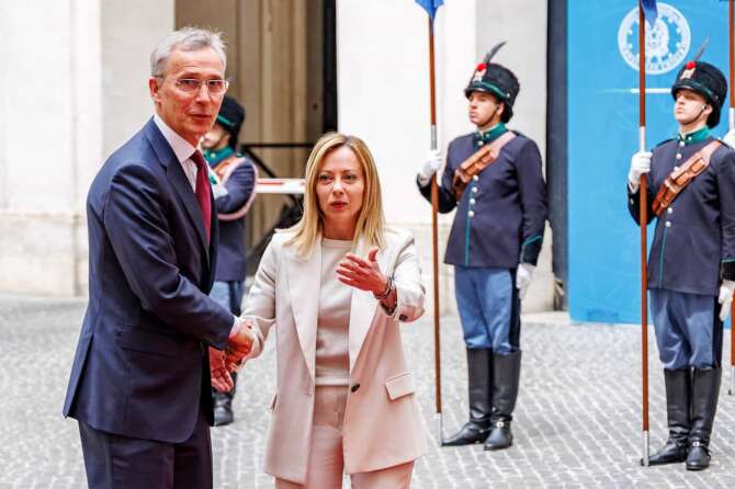 Il presidente del Consiglio Giorgia Meloni e il segretario generale della Nato Jens Stoltenberg durante l’incontro a Palazzo Chigi a Roma, Mercoledì, 8 Maggio 2024 (Foto Roberto Monaldo / LaPresse) Prime Minister Giorgia Meloni and Nato secretary general Jens Stoltenberg during the meeting at Palazzo Chigi in Rome, Wednesday, May 8, 2024 (Photo by Roberto Monaldo / LaPresse)