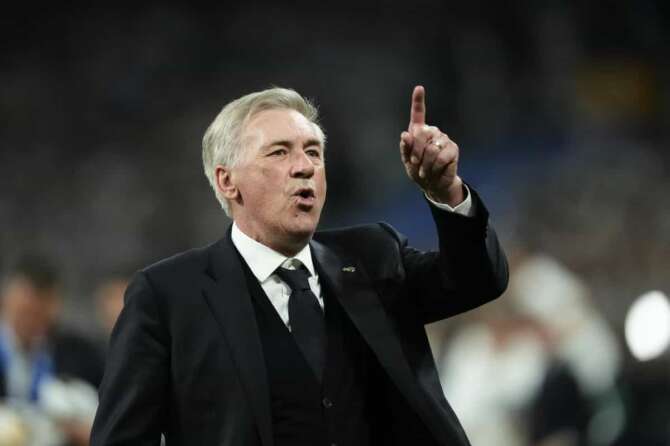 Real Madrid’s head coach Carlo Ancelotti reacts after winning the Champions League semifinal second leg soccer match between Real Madrid and Bayern Munich at the Santiago Bernabeu stadium in Madrid, Spain, Wednesday, May 8, 2024. Real Madrid won 2-1. (AP Photo/Jose Breton) Associatted Press / LaPresse Only italy and Spain