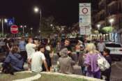 Persone in strada in preda alla paura dopo la scossa di terremoto a Campi Flegrei – 20 maggio 2024 Pozzuoli, Napoli (Italia) – martedì 20 maggio 2024 – News – (Foto Alessandro Garofalo/LaPresse) People in the street in fear after earthquake in Campi Flegrei – May 20, 2024 Pozzuoli, Naples (Italy) – Tuesday, May 20, 2024 – News – (Photo Alessandro Garofalo/LaPresse)