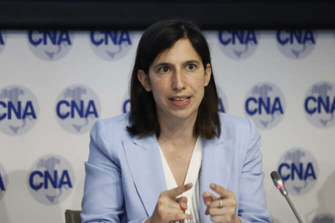 Schlein si scaglia contro la Nato: “L’Europa deve cercare la pace”