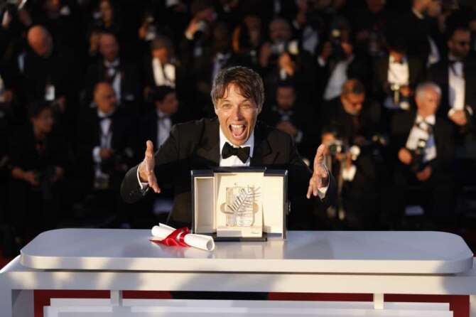 Sean Baker, winner of the Palme d’Or for the film ‘Anora,’ poses for photographers during the photo call following the awards ceremony at the 77th international film festival, Cannes, southern France, Saturday, May 25, 2024. (Photo by Vianney Le Caer/Invision/AP)