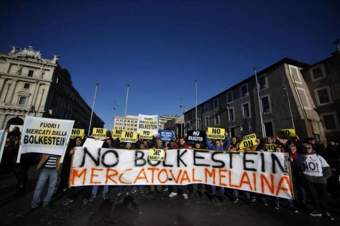 Foto Vincenzo Livieri – LaPresse 29-11-2016 – Roma Manifestazione degli ambulanti contro la Bolkestein Vincenzo Livieri – LaPresse 29-11-2016 – Roma News Demonstration against the Bolkenstein law