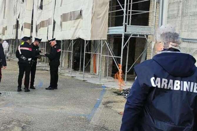 Cancello e Arnone, operaio vicino alla pensione finisce nell’impastatrice del cemento: morto Raffaele Boemio