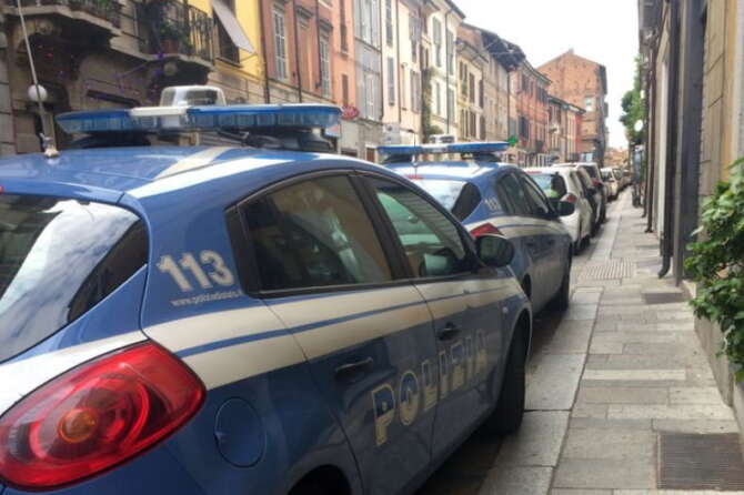 Parma uccide la moglie a fucilate e chiama i carabinieri. Lei aveva problemi di salute lui era esaurito: arrestato