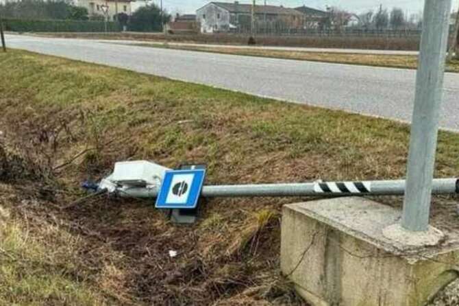 Chi è Fleximan, scoperto il presunto “killer” degli autovelox in Veneto: ha un passato in Forza Nuova