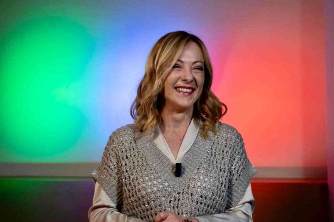 Giorgia Meloni frena nei sondaggi: tra flop redditometro e slogan vuoti così si è incartata