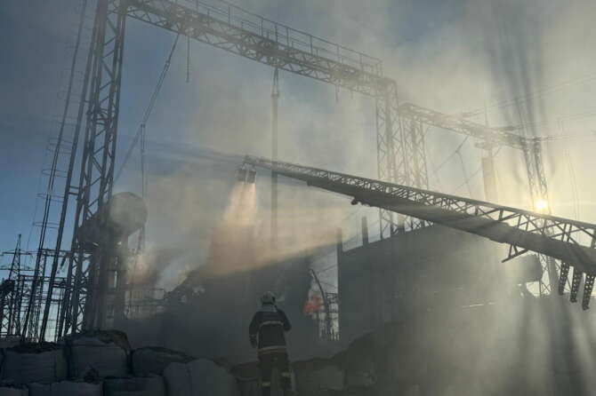 Ucraina, pioggia di missili e droni russi su tutto il Paese: per l’intelligence “Kiev non può vincere”