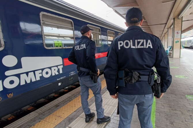 Milano: poliziotto accoltellato alla stazione di Lambrate. È in gravi condizioni