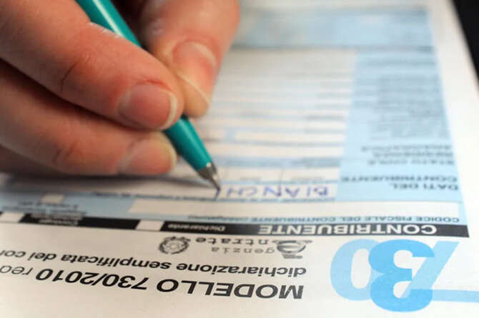 Cos’è il redditometro e come funziona: nel mirino i redditi a partire dal 2016 per la caccia agli evasori