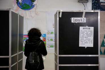 Come diventare scrutatori e presidenti di seggio per le elezioni Europee 2024: qual è il compenso