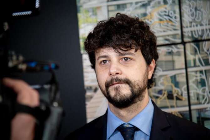 “Italia più isolata di Orban in Europa, è il vero record di Meloni”, intervista a Brando Benifei