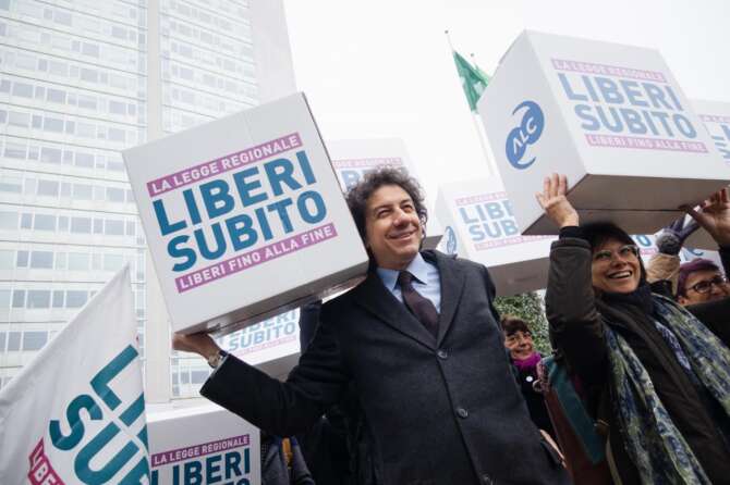 Suicidio assistito legale, i requisiti irragionevoli: non puoi morire perché (forse) non hai sofferto abbastanza