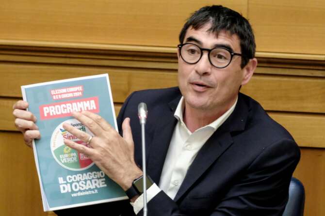 “Il voto utile è quello per liberare Ilaria Salis, detenuta perché antifascista”, intervista a Nicola Fratoianni