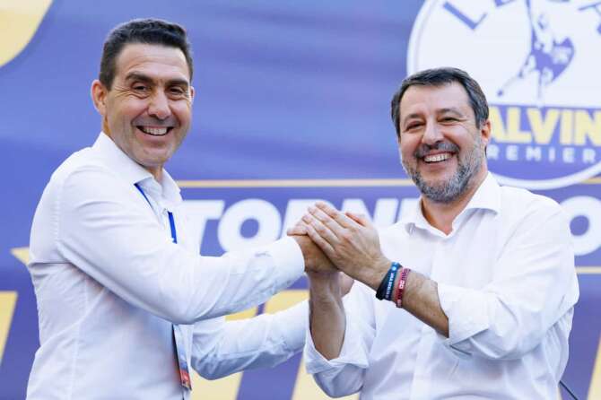 Il segretario della Lega Matteo Salvini (dx) e Roberto Vannacci durante l’evento di chiusura della campagna elettorale per le elezioni europee a Roma, Giovedì, 6 Giugno 2024 (Foto Roberto Monaldo / LaPresse) Secretary of the Lega party Matteo Salvini (right) and Roberto Vannacci during the closing event of the electoral campaign for the European elections in Rome, Thursday, June 6, 2024 (Photo by Roberto Monaldo / LaPresse)